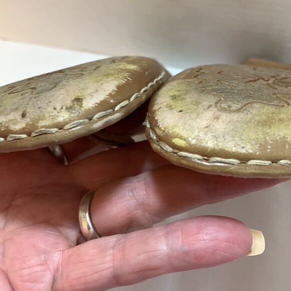 Born size 10 gold sandals with slight heel - Picture 6 of 10